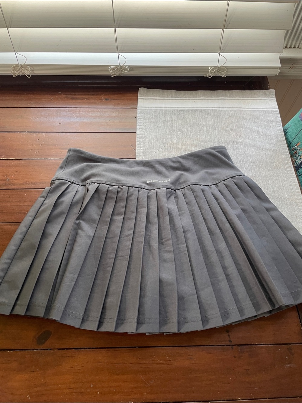 Head Gray Pleated Tennis Skirt